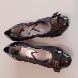 Anne Klein patent/fabric wedges